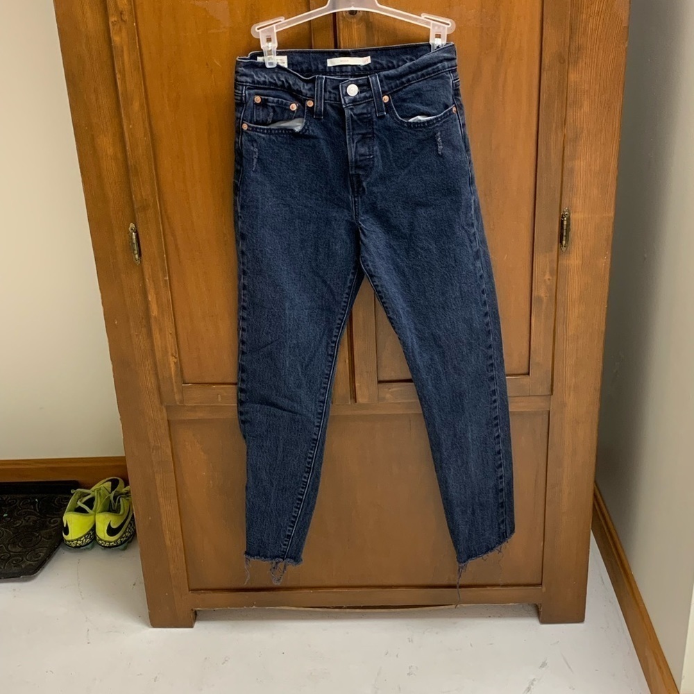 Levi’s denim wedgie button fly jeans high rise rough hem size 25 27-28 inseam